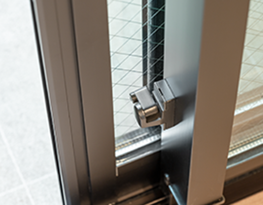 指はさみ防止機能付きサッシ