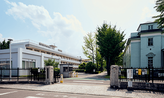 愛媛大学教育学部附属中学校 徒歩11分（約810m）